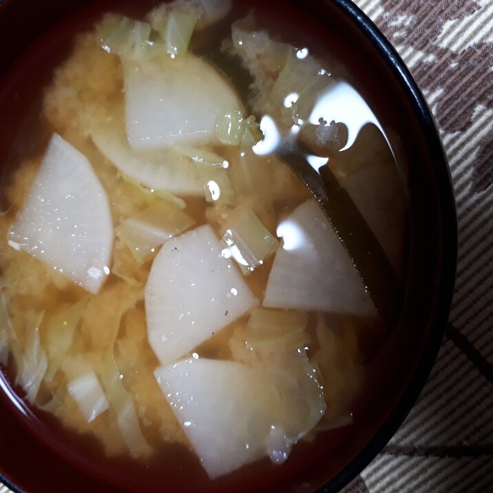 大根とキャベツとごぼうのお味噌汁